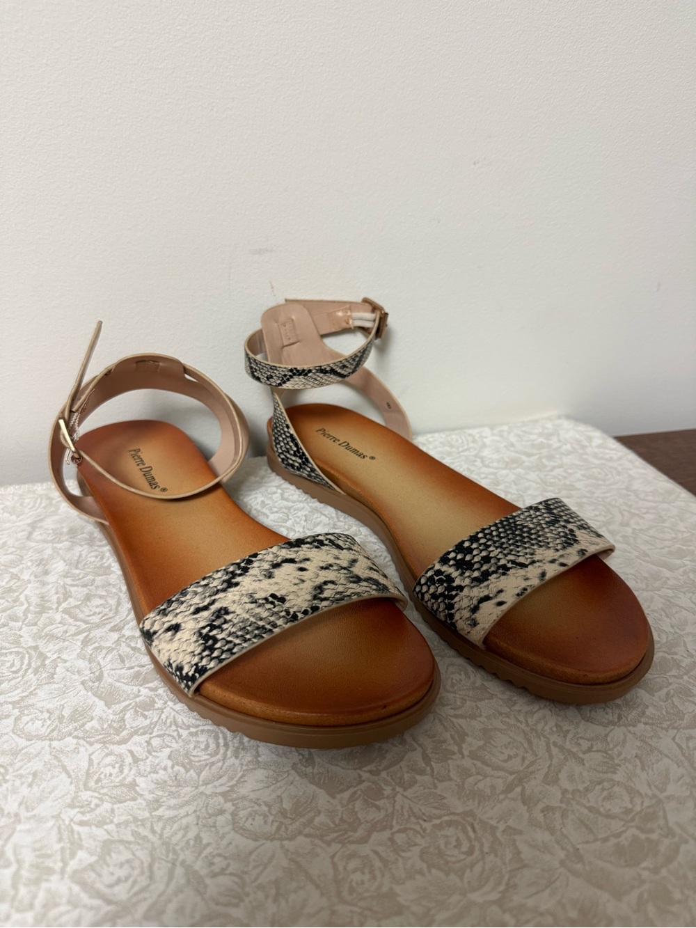 NWOT Pierre Dumas CAPRICE Beige Python Print Ankle Strap Sandals Flats Size 8